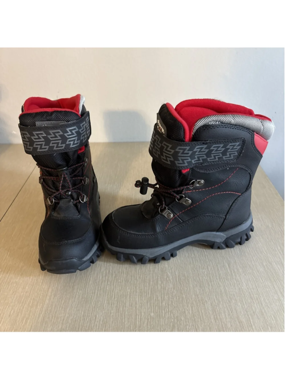 Storm By Cougar Youth Winter Boots 2M Black Red (1167boots)